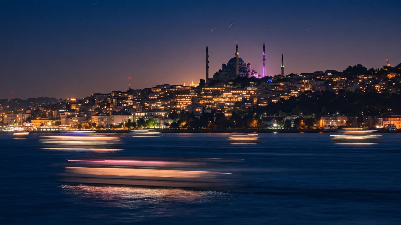 استانبول در شب از روی آب